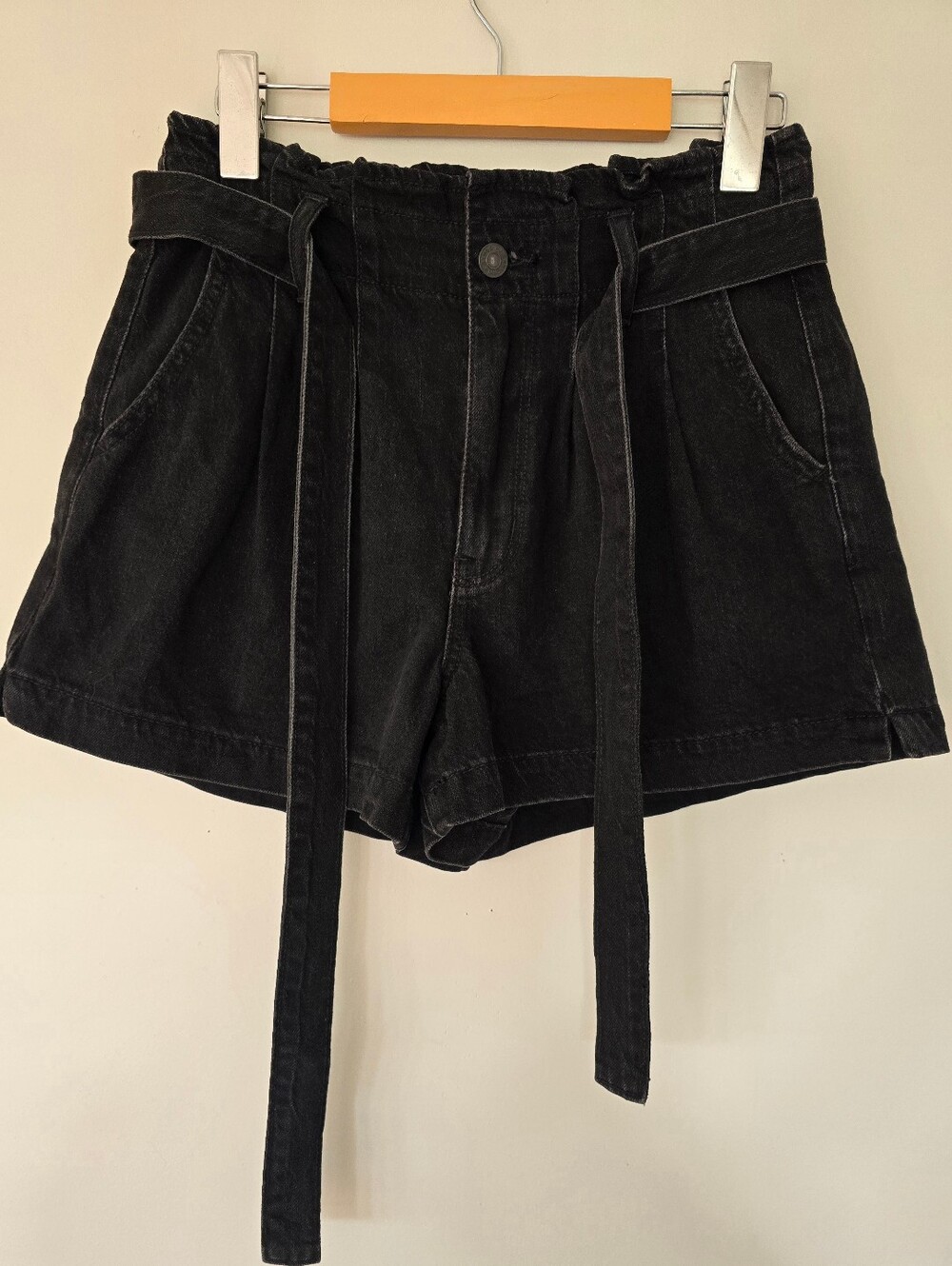 NWT American Eagle Black High-Waist Mom Short Size 2. Paper Bag With Tie!